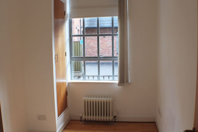 Flat to rent in Bunting Road, Northampton