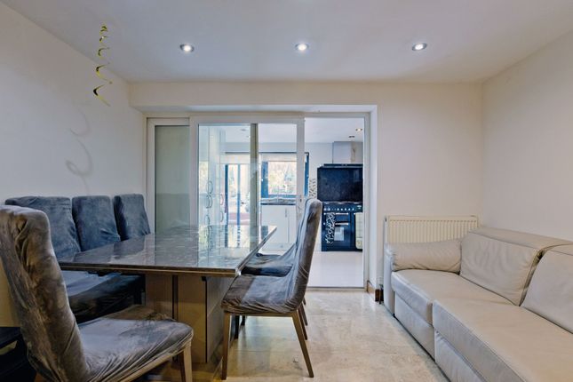 105, Corinne Road, London photo 4