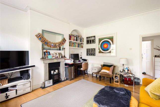 Flat for sale in Carleton Road, Tufnell Park, London
