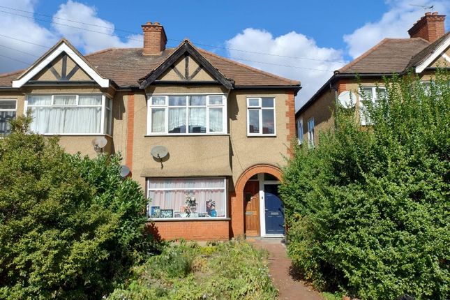 2-bed flat on 6a St Edwards Way, 6a St Edwards Way, Romford, £95,000