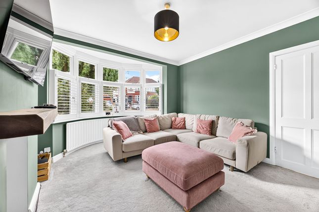 90 Highdown, Worcester Park photo 3