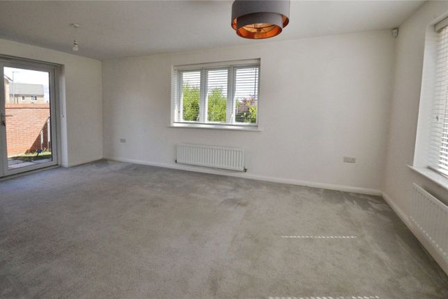 27, Davey Road, Hertfordshire photo 3