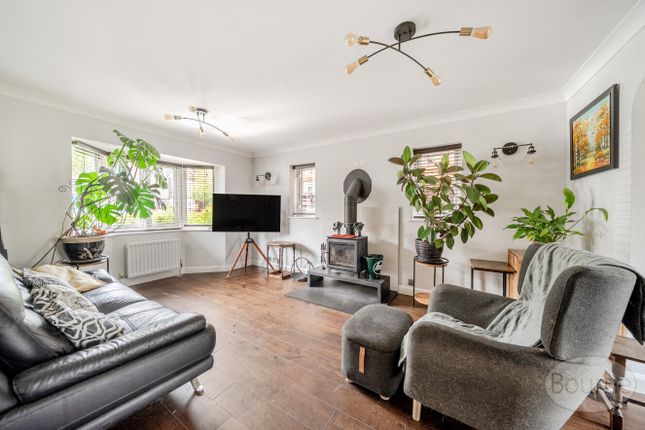 7, Bateman Grove, Aldershot photo 2