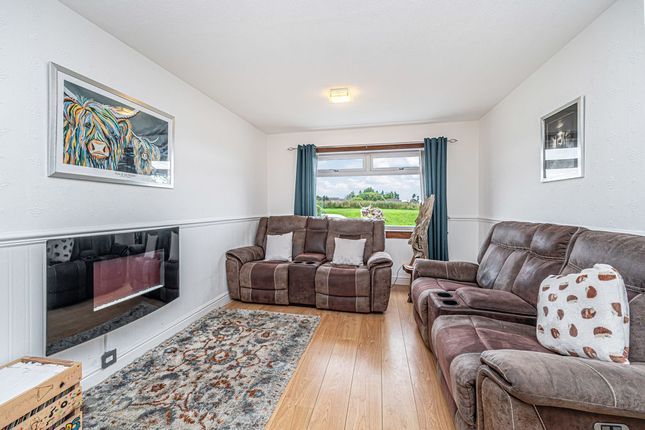 186, Redcraigs, Kirkcaldy photo 3