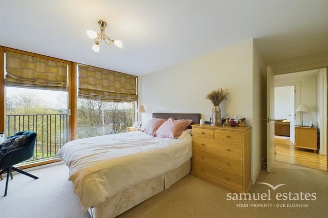 Flat for sale in Watermill Way, Colliers Wood, London