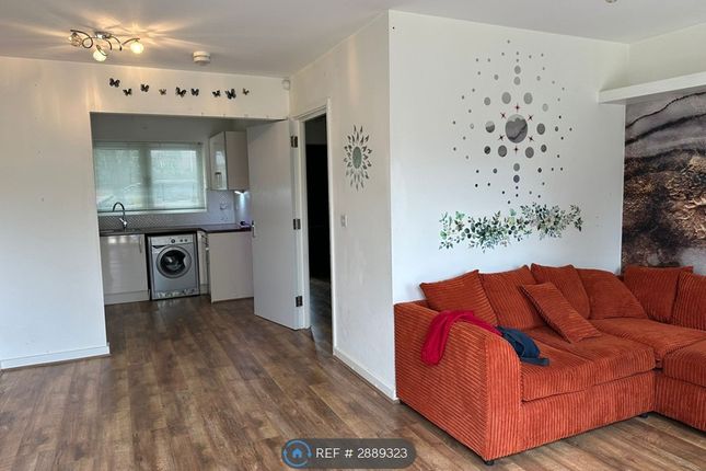 Halton Brook Avenue, Halton Brook, Runcorn photo 5