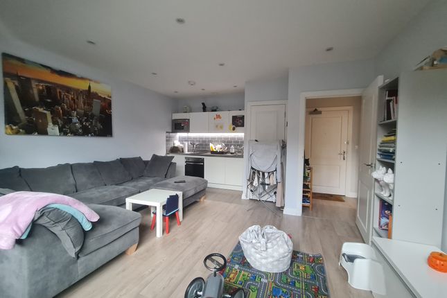 Thumbnail Flat to rent in Homestead Road, Rickmansworth