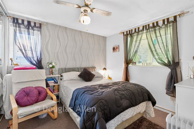 37, Bartlow Side, Basildon photo 4