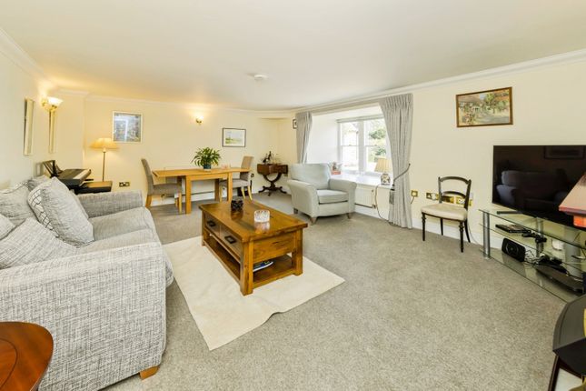 8, Warnham Court, Horsham photo 4