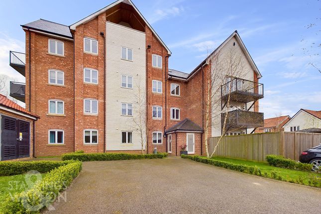 Thumbnail Flat to rent in Waterside Drive, Ditchingham, Bungay