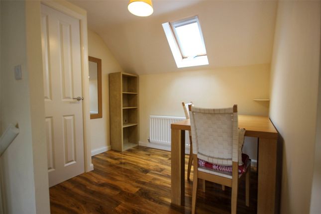 5, Midsummer Grove, Bedford photo 4