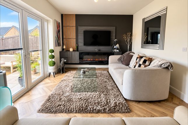 52, Cloudberry Curve, Blackburn photo 2