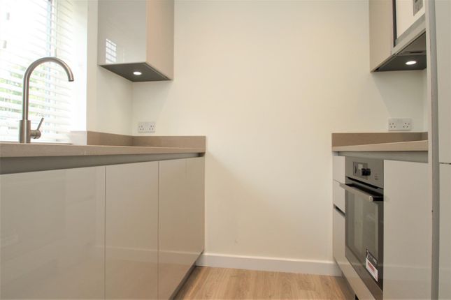 Flat to rent in Clifton Court, Corner Hall, Hemel Hempstead