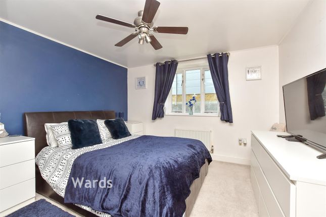 136, Edward Vinson Drive, Faversham photo 4