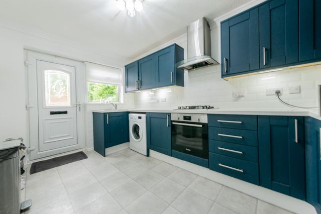 107 Fernleigh Court, Wakefield photo 3