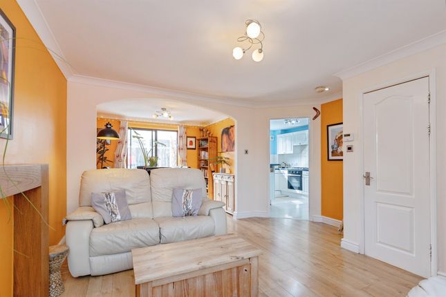 28, Forge Close, Leicester photo 4