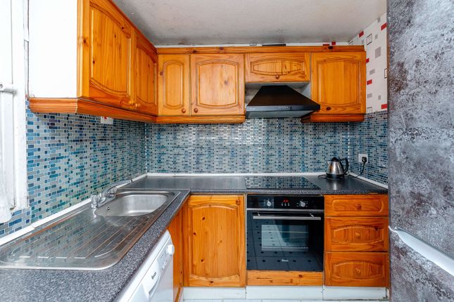 29, Opossum Way, Hounslow photo 3