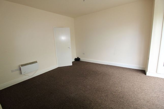 Flat 4, 2-4 Southcoates Lane, Hull photo 4