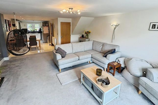 16, Waterwheel Lane, Keighley photo 3