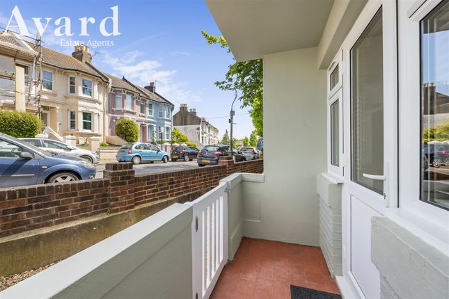 Flat to rent in Princes Crescent, Brighton