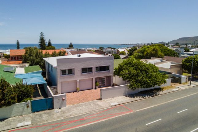 Thumbnail Detached house for sale in 61 7th Street, Voelklip, Hermanus Coast, Western Cape, South Africa