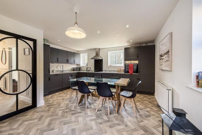 1, Silkstone Crescent, Buxton photo 4
