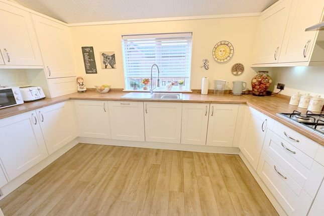 58 Homestead, Thorpe Road, Clacton-On-Sea photo 2