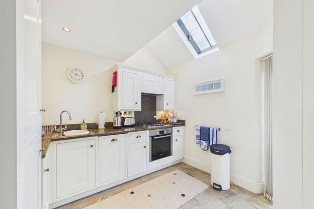 Hillside Cottage, 5 Raithwaite Drive, Whitby photo 4
