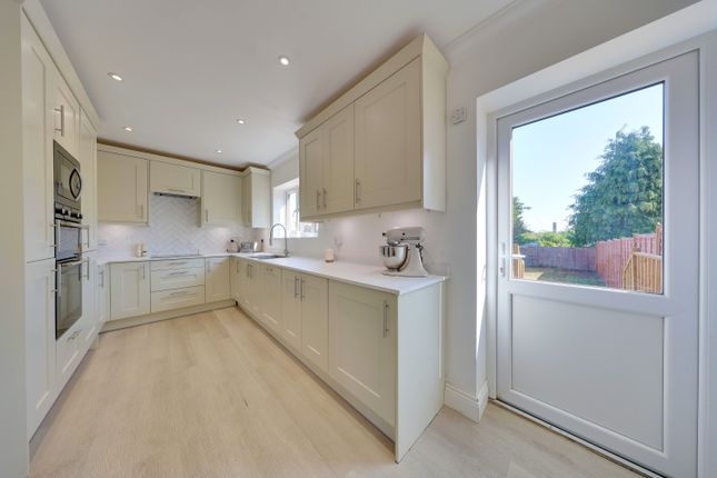 26, Curtismill Way, Orpington photo 3