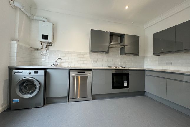 Flat to rent in Station Way, Sutton
