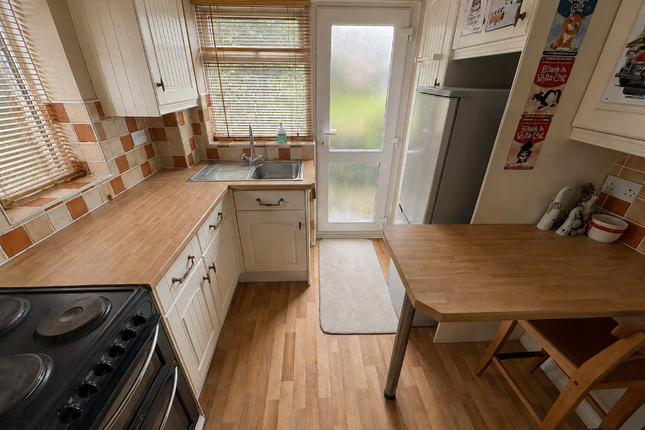 16, Oaken Gardens, Burntwood photo 2