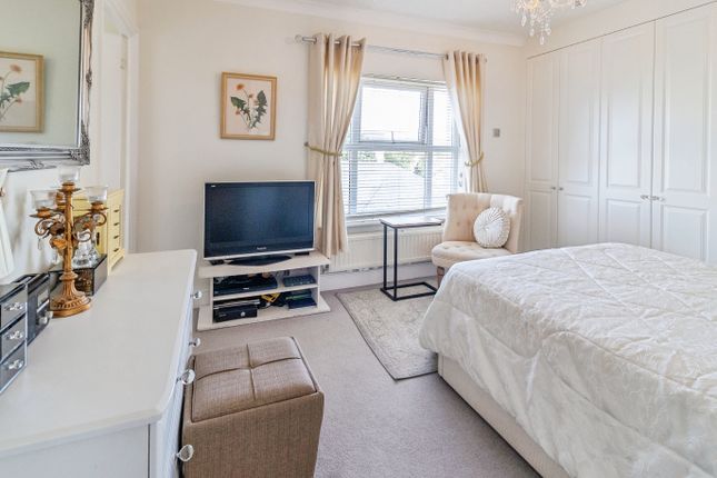 14, Goldcrest, Aylesbury photo 2