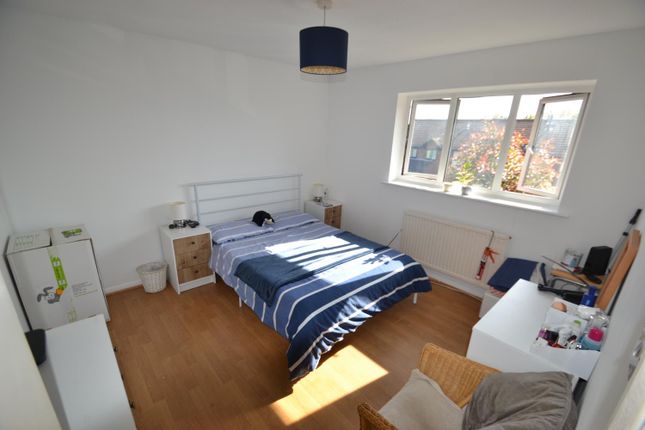 Terraced house to rent in Chatfield Drive, Guildford