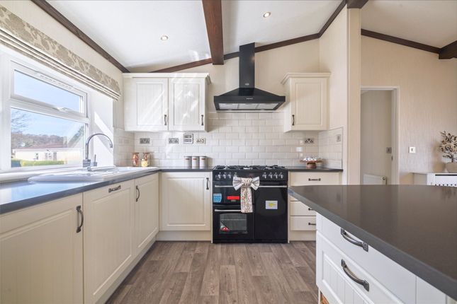 39a Warren Park,, Portsmouth Road, Thursley photo 2