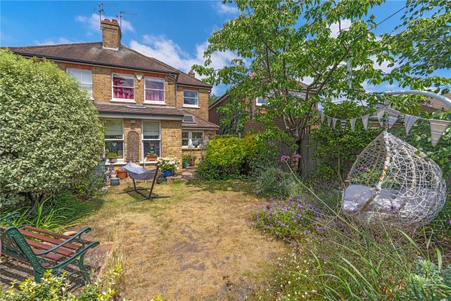 42, Varna Road, Hampton photo 2