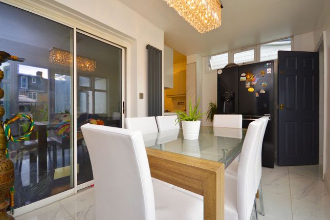 3 Bedroom Mid-Terraced House