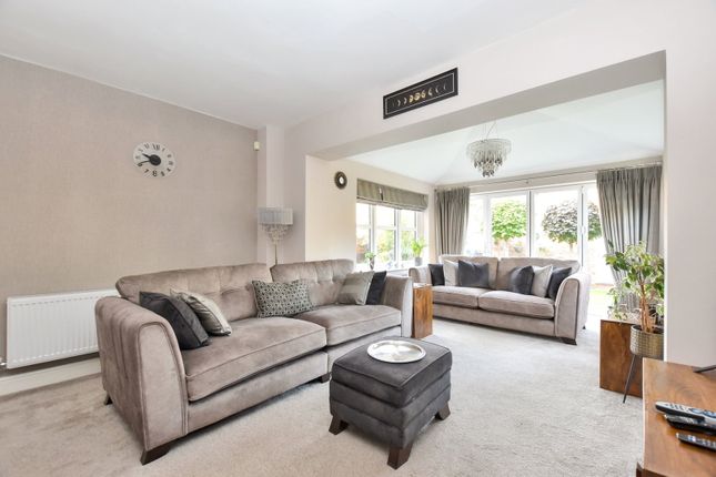2, St. Annes Drive, Wakefield photo 2