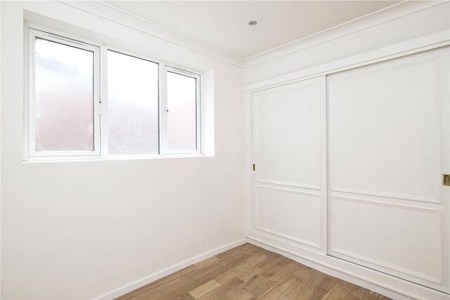 Flat for sale in Thurlow Park Road, London