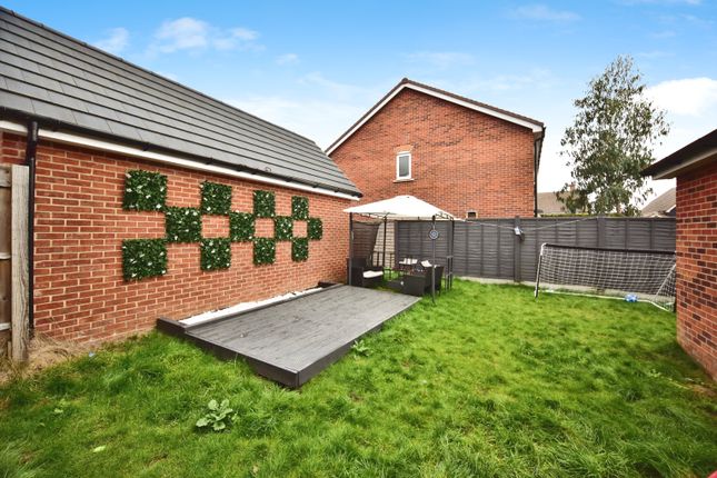 33, Coleman Way, Parkwood, Maidstone photo 4