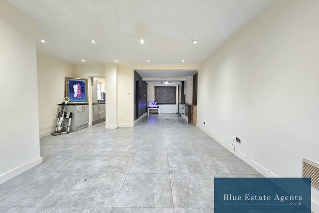 52, The Crossways, Hounslow photo 2