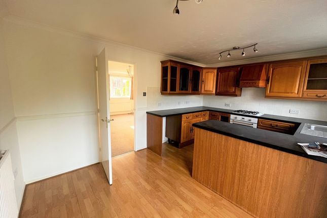 21, Shelley Close, Yeovil photo 3