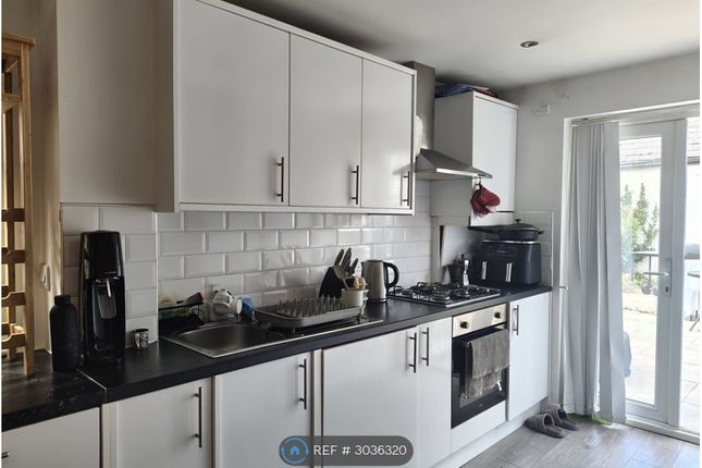 Flat B, Pemberton Road, London photo 4