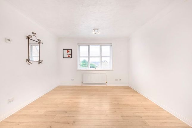 Flat for sale in Canada Road, Erith
