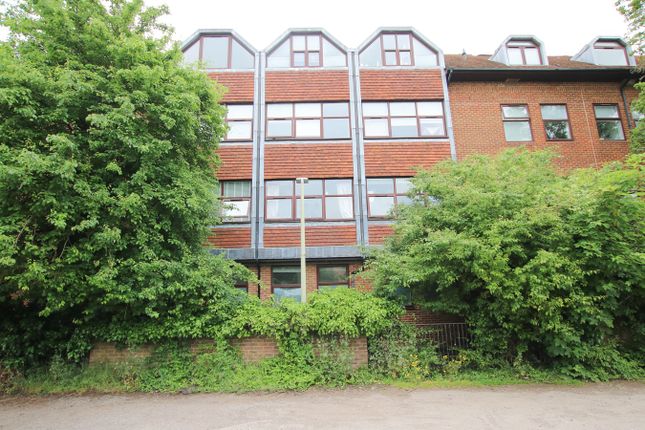 Thumbnail Flat to rent in Market Place, Wokingham