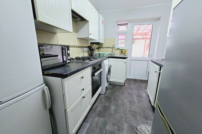 GF Rear, Cairnfield Avenue, London photo 5