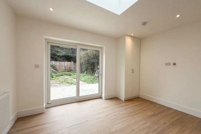 3, Bosanquet Close, Uxbridge photo 4
