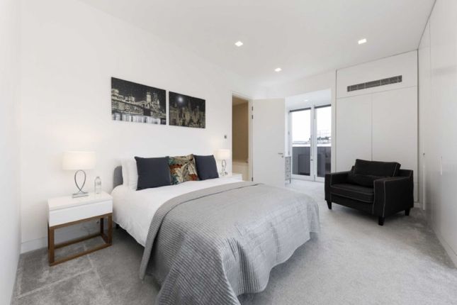 Flat for sale in Market Place, London
