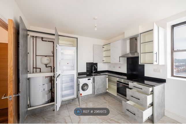 Bed Flat, Wiltshire Court Farnsby St, Swindon photo 3
