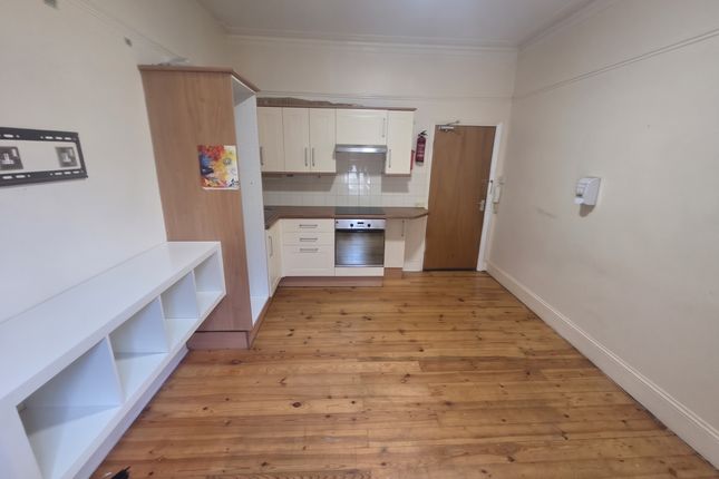 Waldenshaw Road, London photo 2