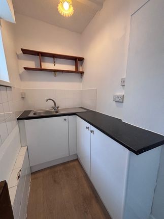 Room Three, 5, Treneere Road, Penzance photo 4